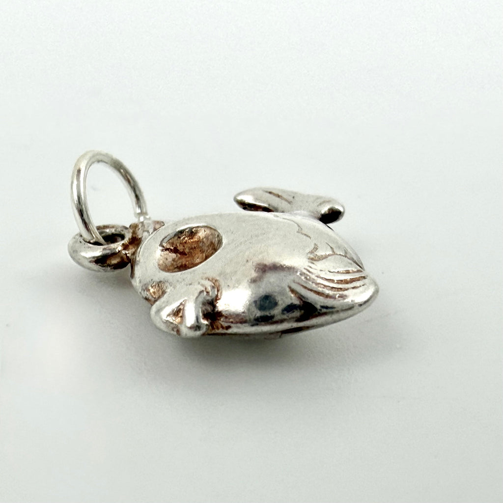 White card showing the specifications of the sterling silver fish charm with its weight, length and width