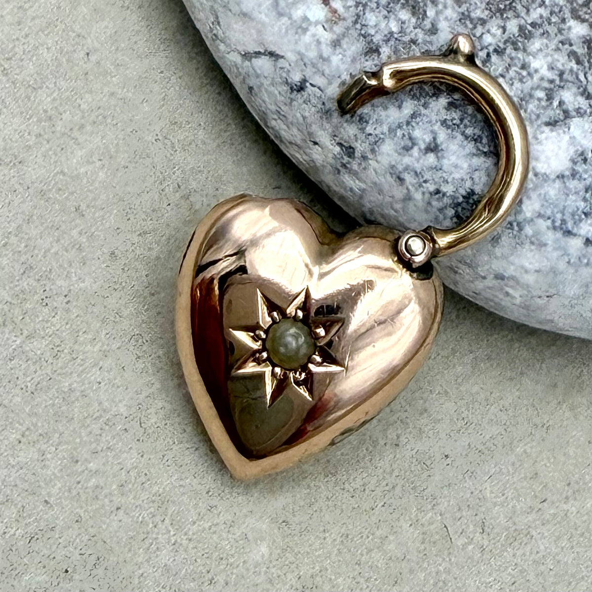 9ct Yellow Gold & Seed Pearl Starburst Heart Padlock