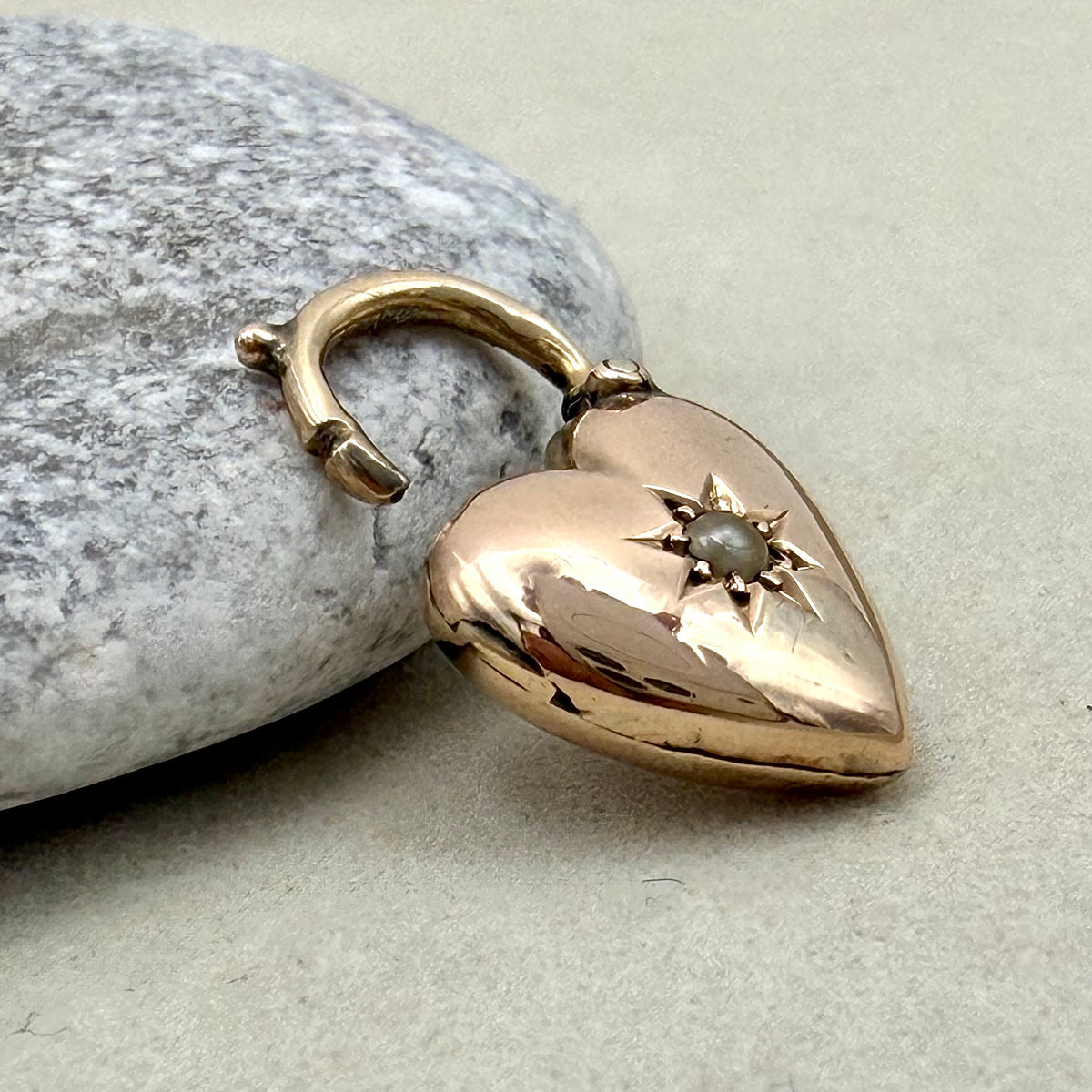 9ct Yellow Gold & Seed Pearl Starburst Heart Padlock