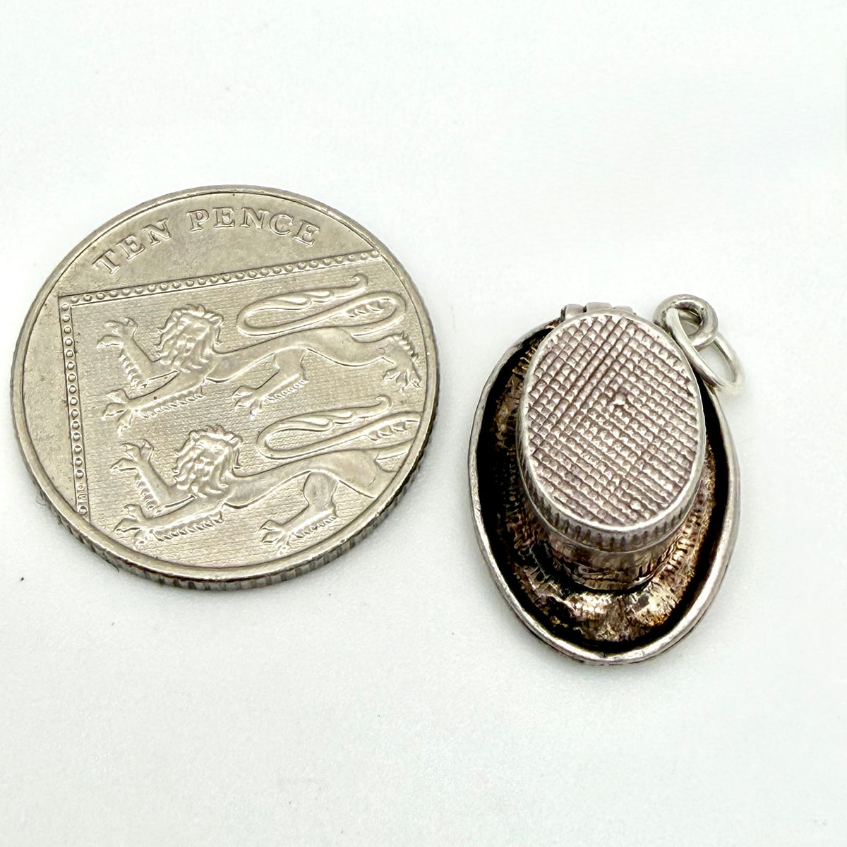 Vintage Sterling Silver magicians hat charm