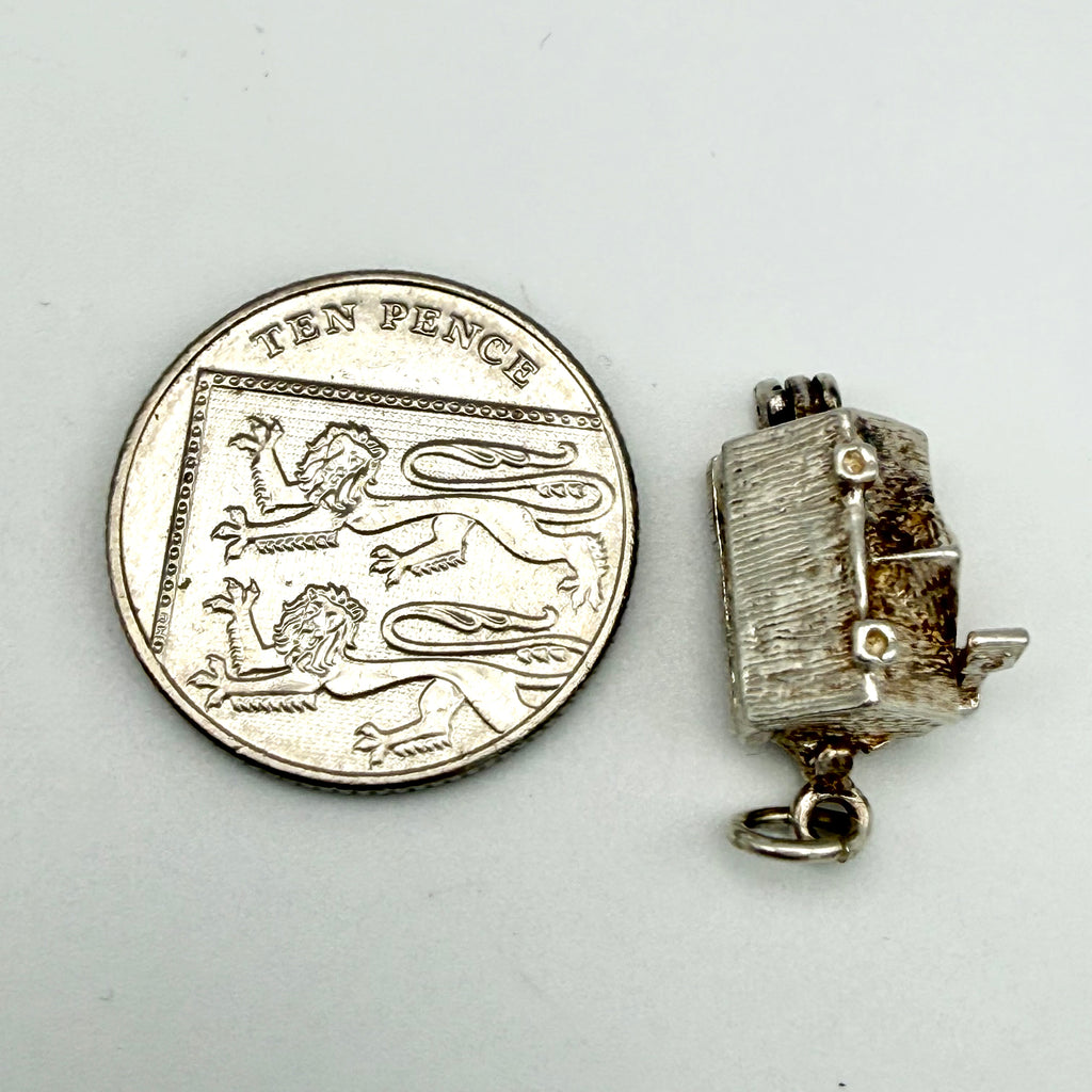 Vintage 925 Sterling Silver Opening Pub Charm - Pats Silver