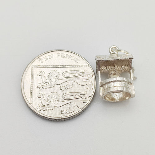 Vintage 925 Sterling Silver Wishing Well Charm CA19-20