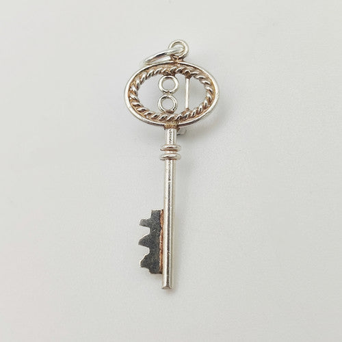 Vintage 925 Sterling Silver 18 Key Charm CA18-97