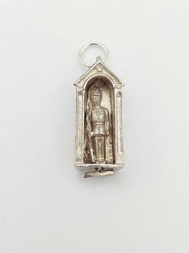 Vintage 925 Sterling Silver Queens Guard Charm CA16-51