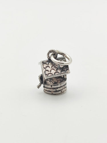 Vintage 925 Sterling Silver Wishing Well Charm CA13-83