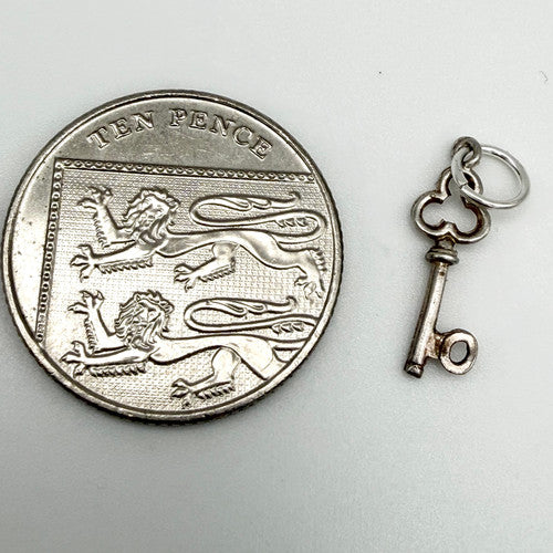 Vintage 925 Sterling Silver Letter O Key Charm CA29-23