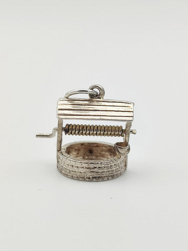 Vintage 925 Sterling Silver Wishing Well Charm CA16-48
