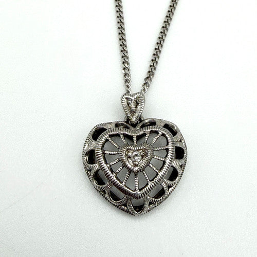 Vintage 9ct White Gold Diamond Heart Necklace PG30