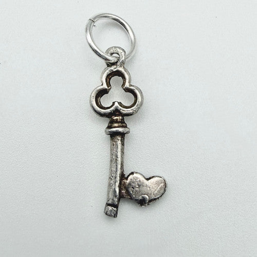 Vintage 925 Sterling Silver Heart Key Charm CA20-66
