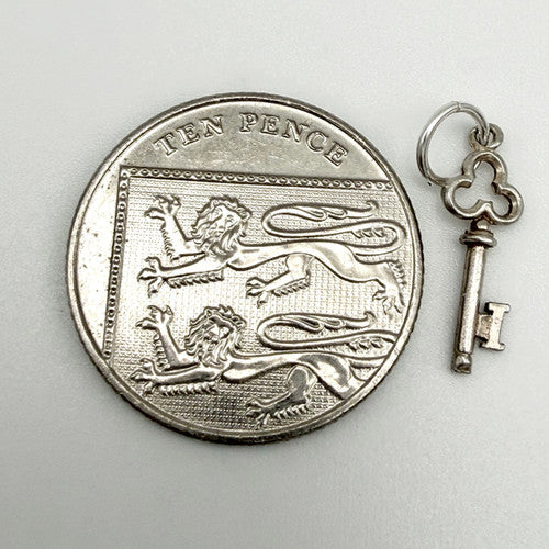 Vintage 925 Sterling Silver Letter I Key Charm CA29-28