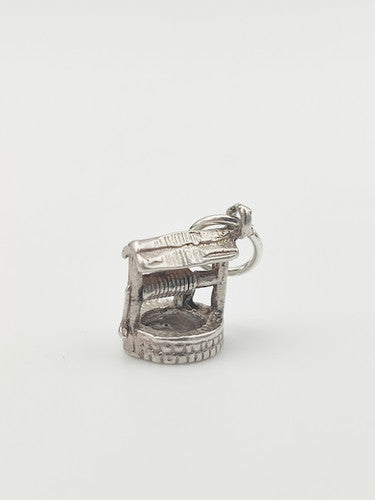 Vintage 925 Sterling Silver Wishing Well Charm CA15-97