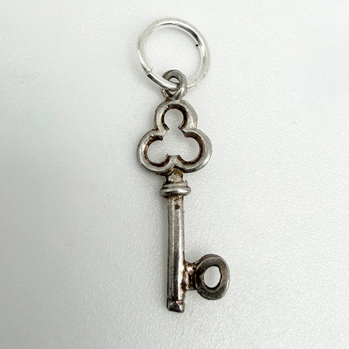 Vintage 925 Sterling Silver Letter O Key Charm CA29-23