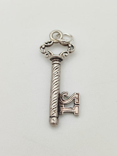Vintage 925 Sterling Silver 21 Key Charm CA15-10