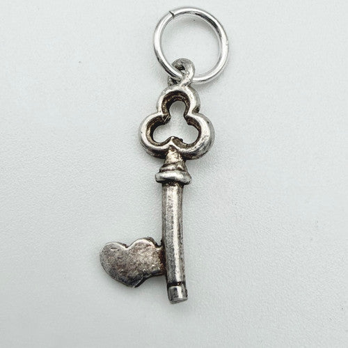 Vintage 925 Sterling Silver Heart Key Charm CA20-66