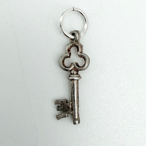 Vintage 925 Sterling Silver Letter E Key Charm CA29-20