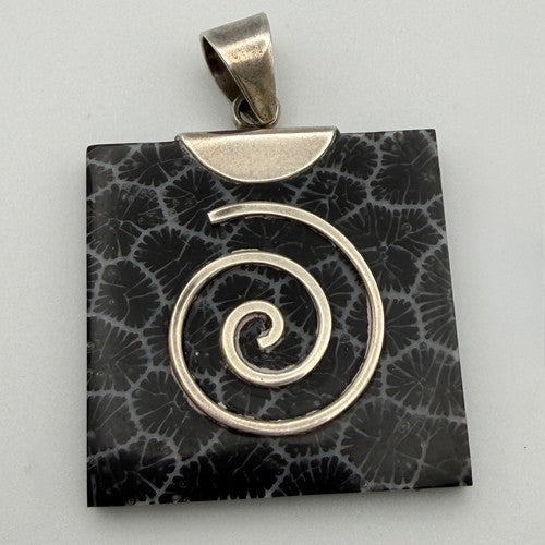 Vintage 925 Sterling Silver Fossilised Coral Pendant PAT132