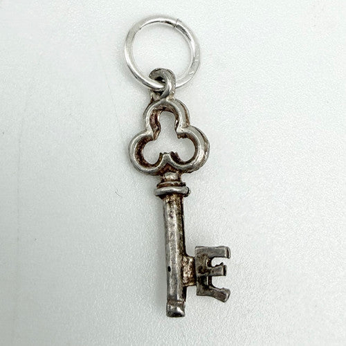 Vintage 925 Sterling Silver Letter E Key Charm CA29-20