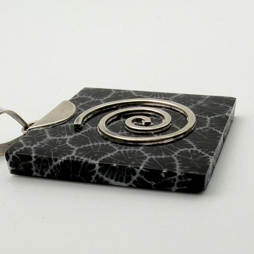 Vintage 925 Sterling Silver Fossilised Coral Pendant PAT132