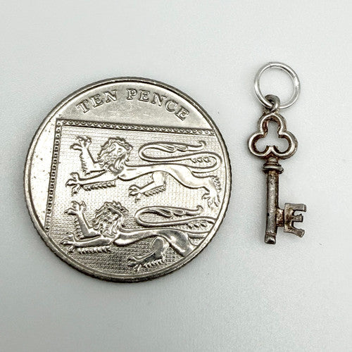 Vintage 925 Sterling Silver Letter E Key Charm CA29-20