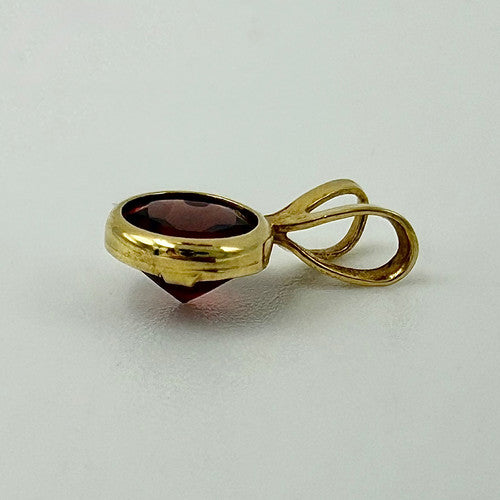 Vintage 9ct Yellow Gold Garnet Pendant PG22