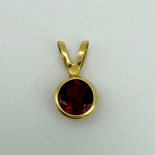Vintage 9ct Yellow Gold Garnet Pendant PG22