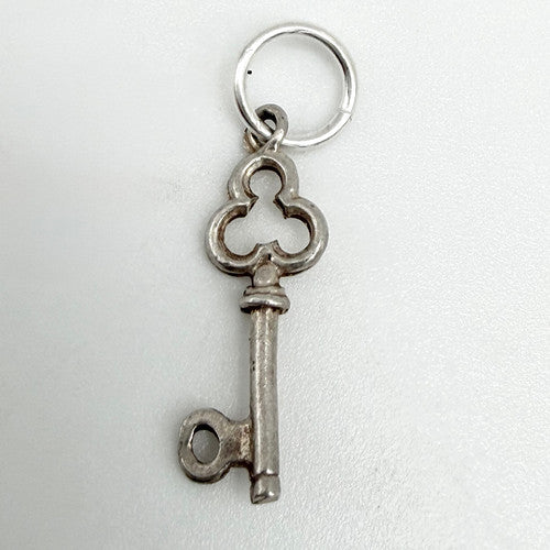 Vintage 925 Sterling Silver Letter O Key Charm CA29-23