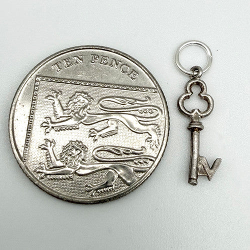 Vintage 925 Sterling Silver Letter V Key Charm CA29-17
