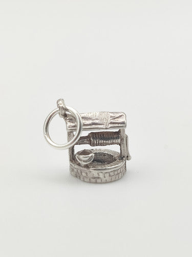 Vintage 925 Sterling Silver Wishing Well Charm CA15-97