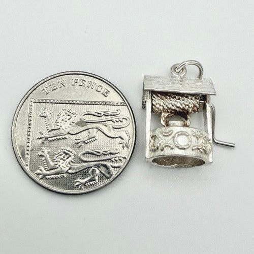 Vintage 925 Sterling Silver Wishing Well Charm CA22-41