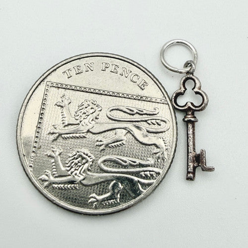 Vintage 925 Sterling Silver Letter L Key Charm CA20-63