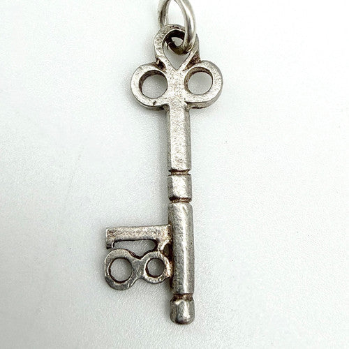 Vintage 925 Sterling Silver 18 Skeleton Key Charm CA26-1